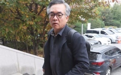 '위해 생리대' 김만구 교수 검찰출석… "있는 대로 밝히겠다"