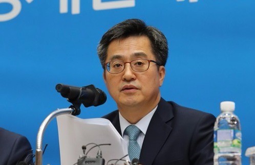 김동연 "최저임금 인상 확실히 뿌리내리도록 정책적 노력"