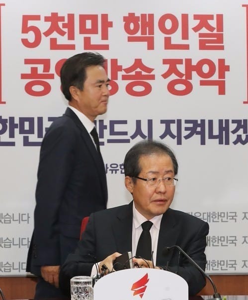 당 장악력 커진 홍준표, 보수결집 매진… 친박은 강력 반발