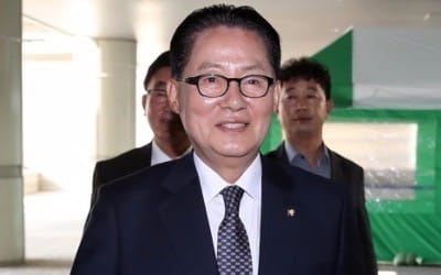 내달 20일 박지원 재판서 박근혜 증인신문… 소환 불응 전망