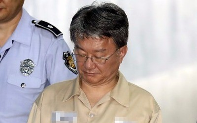 '정운호 법조비리 연루' 홍만표 변호사 징역 2년 실형 확정