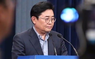 전병헌 '묵언'… 靑 내부선 거취표명 결단론·신중론 엇갈려