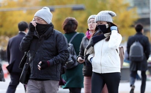 아침엔 춥고 낮엔 쌀쌀한 수능 예비소집일… "따뜻하게 입어요"