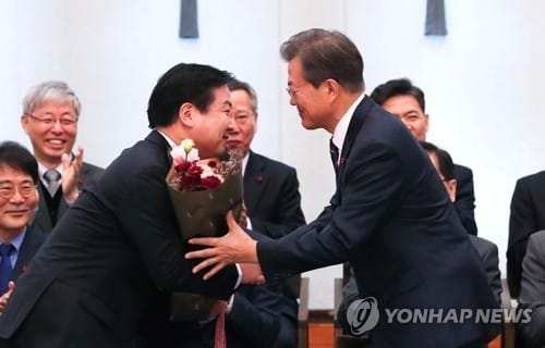 홍종학 임명에 여당 "당연한 결정" vs 야당 "오기정치"