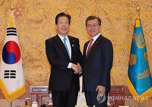 문 대통령, 日 공명당 대표 접견… "평창 계기 한일교류 증진 기대"