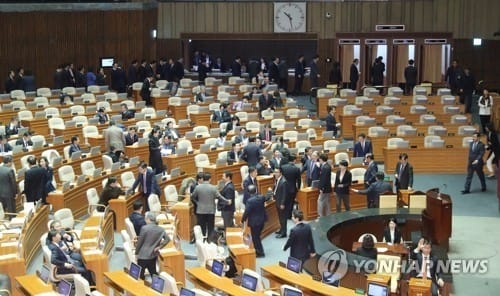 '변호사 시험성적 공개' 변호사 시험법 개정안, 국회 통과