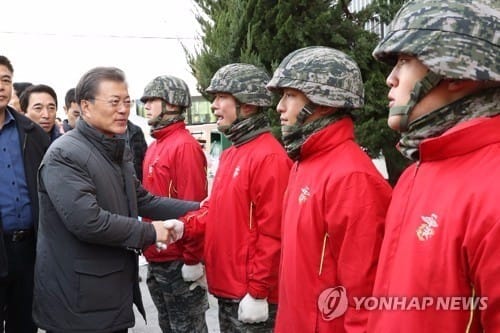 문 대통령 "수능연기, 안전-공정 때문… 소수자 배려가 미래희망"