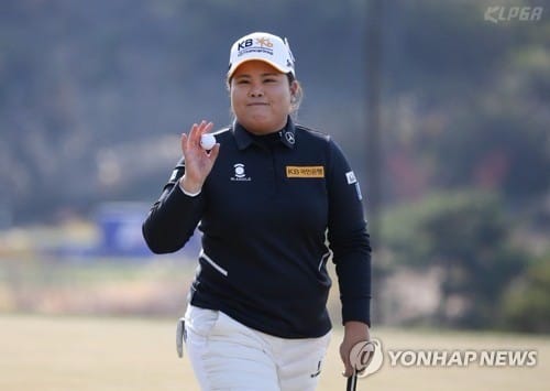 한·미 태극낭자 맞대결 첫날부터 팽팽… LPGA 팀이 1점 앞서