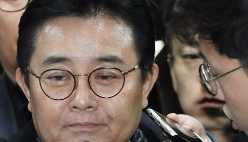 '뇌물 의혹' 전병헌 구속영장 기각… 법원 "혐의 다툴 여지"