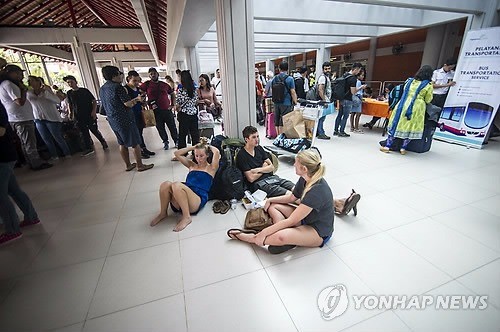 발리 공항 폐쇄 30일 오전까지로 또 연장… 벌써 사흘째