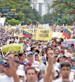 [이슈&이슈] 베네수엘라의 포퓰리즘 20년… '황금세대' 200만명 떠났다