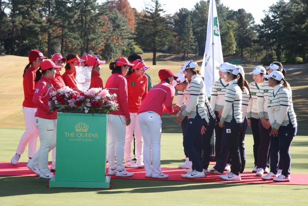 [포토] 우승한 일본선수들을 축하해주는 Team KLPGA 선수들