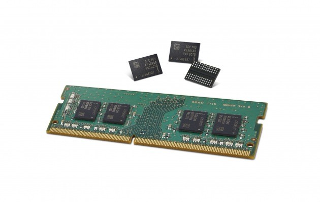 삼성전자가 세계 최초로 양산을 시작하는 '1y나노 공정기반 8Gb DDR4 D램' 제품.