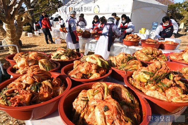 [포토] '맛있는 김장김치 함께 나눠요~'