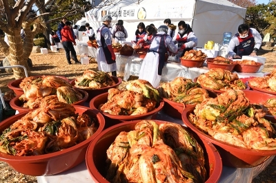 [포토] '맛있는 김장김치 함께 나눠요~'