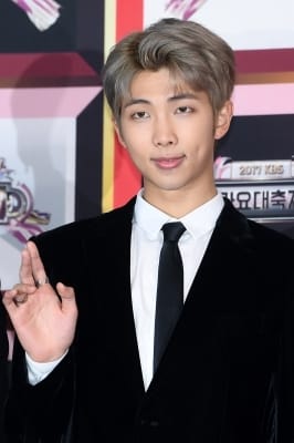  방탄소년단 RM, '보조개 살짝~'(KBS 가요대축제)