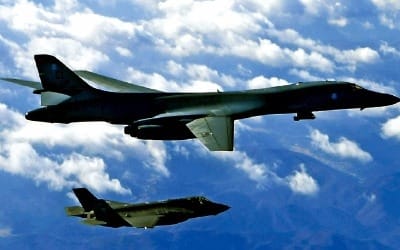 미국 'B-1B 랜서' 한반도 전개… F-22 랩터와 첫 폭격 훈련