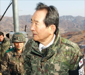 예산안 처리하고 전방부대 간 정세균 의장 "부모님 세금으로 봉급 인상… 저축도 하세요"