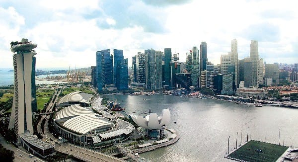 세계 최대 규모인 높이 165m 대관람차 싱가포르 플라이어(flyer)에서 바라본 싱가포르 도시 전경. 