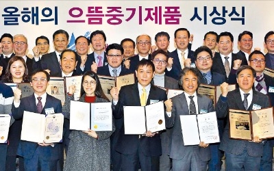  '레이저 빔 프로' '물에 빠진 벽지'… 혁신·실용성으로 글로벌 공략