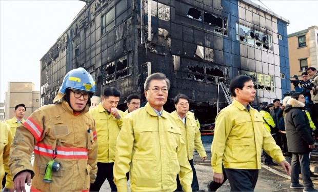 제천 참사현장 찾은 문재인 대통령 "정부차원 대책 마련·사고 수습"