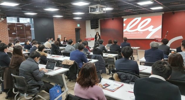 일라이 릴리와 한국릴리는 서울시와 공동 주최하는 ‘오픈 이노베이션 데이 위드 릴리(Open Innovation Day with Lilly)’에서 자사의 개방형 혁신 신약 개발(Open Innovation Drug Discovery: 이하 OIDD) 프로그램을 소개하는 세미나를 진행했다. 한국릴리 제공 