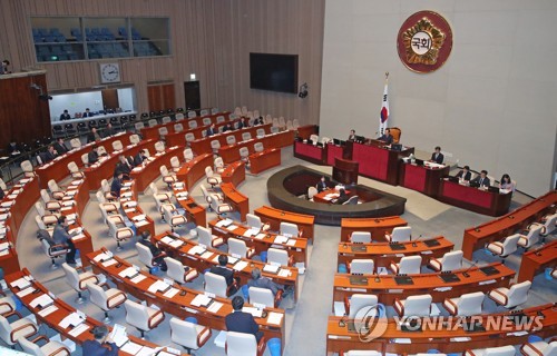 개헌특위, 정부형태 첫 논의… "4년 중임제 vs 분권형 대통령제"