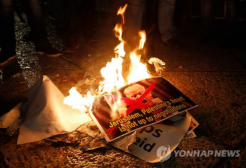 트럼프 예루살렘 수도 인정에 미국·이스라엘 빼고 전 세계가 '성토'