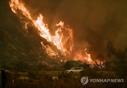 미 캘리포니아 산불 샌디에이고 위협… LA 불길 다소 잡혀