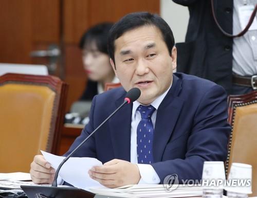  한국당 엄용수 의원 불법 정치자금 수수 혐의 기소