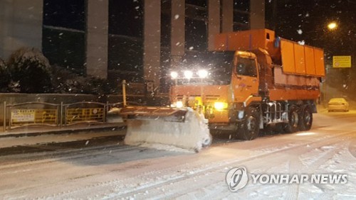 "롱 패딩도 소용없네요"… 칼바람 속 출근길 시민들 '덜덜'