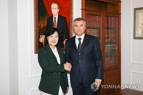 추미애, 푸틴 최측근에 "대북 강력제재 공조에 힘 모아달라"