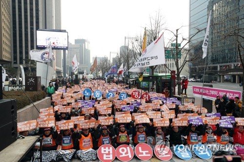 전교조 '법외노조 철회' 연가투쟁… "文정부, 과거정권 판박이"