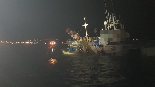 제주 서귀포 해상서 어선 좌초…선원 9명 전원 구조