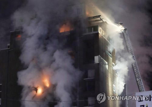 제천 화재 중앙통로 타고 삽시간에 번져…사상자 계속 늘어
