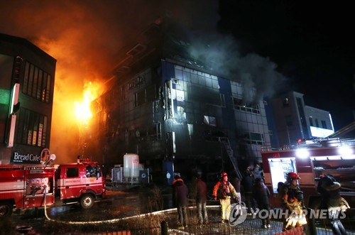 제천 화재 중앙통로 타고 삽시간에 번져…사상자 계속 늘어