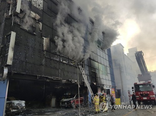 제천 화재 중앙통로 타고 삽시간에 번져…사상자 계속 늘어
