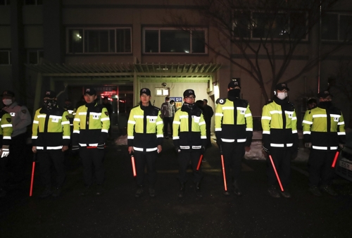 "불꽃 튀더니 순식간에 독한 연기 목욕탕 3층까지 밀려왔다"