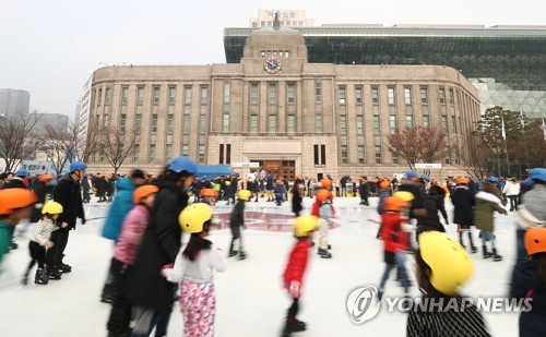 서울광장 스케이트장 오후 4시부터 운영중단… 대기질 악화