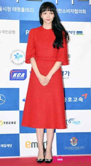 [TEN PHOTO]이솜 &#39;단아한 붉은원피스&#39;