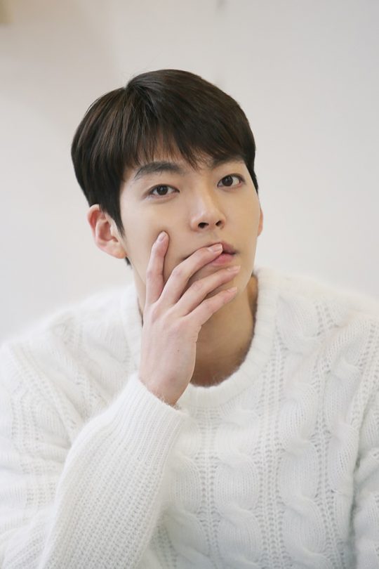 김우빈, 7개월 만의 근황 "항암·방사선 치료 마쳤다...회복 중"