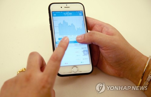 비트코인 광풍에 전자지갑 앱도 덩달아 인기… 다운로드 800%↑