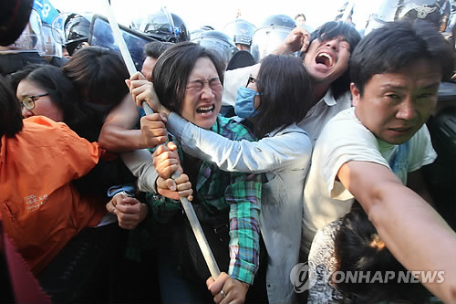 제주해군기지 반대 강정마을 "정부, 구상권 철회 결정 환영"