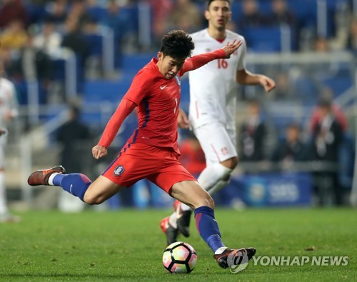 한국 축구 운명이 오늘밤 결정된다…월드컵 조추첨 '개봉박두'