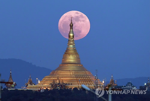 새해 첫날 수퍼문 뜬다… "보통 보름달보다 30% 밝아"