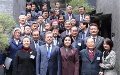 문 대통령 "임정은 법통이자 뿌리… 임정수립이 대한민국 건국"