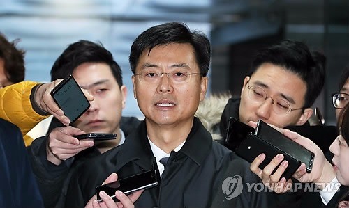 '불법사찰 관여' 최윤수 영장 기각… 법원 "가담경위 등 고려"