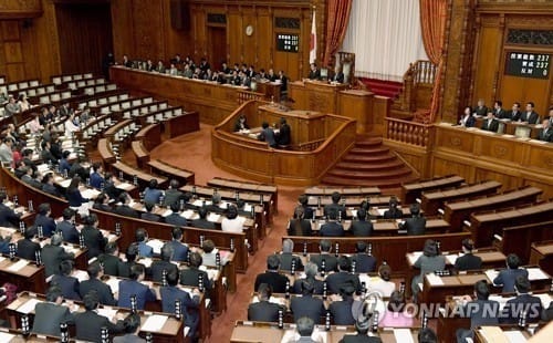 일본 국회,ICBM급 발사 북한 규탄결의안 채택… "폭거 용인못해"