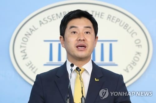 정의당 "안철수, 보수 대선주자 되려 징검다리 놓고 있다"