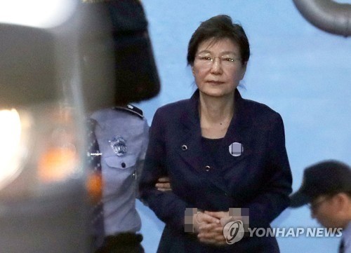 검찰 '국정원 뇌물의혹' 박근혜 22일 소환통보… 이원종도 조사